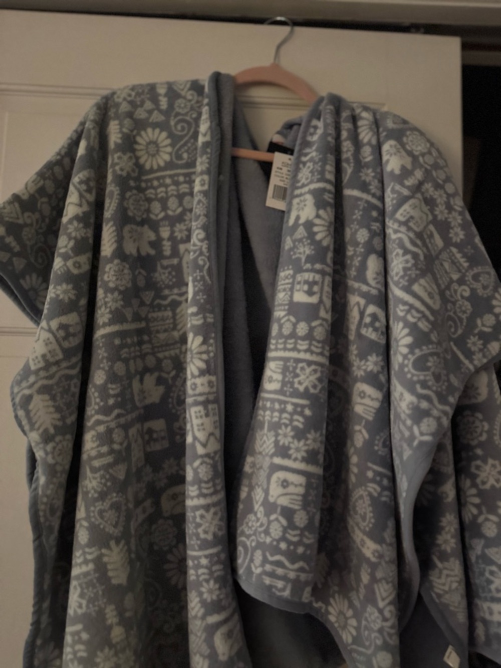 Cuddl Duds Grey and White Patterned Fleece Poncho